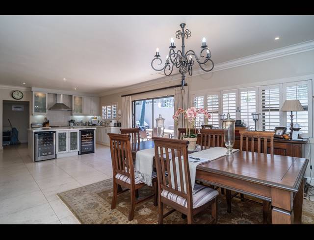 8 BEDROOM BED & BREAKFAST FOR SALE IN UMHLANGA CENTRAL